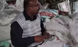 खाद्य विभाग का छापा- कचरी फैक्ट्री में एक्सपायर रिफाइंड का जखीरा