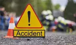 दो वाहनों की टक्कर में बुजुर्ग दंपति समेत इतने लोगों की मौत दो वाहनों की टक्कर में बुजुर्ग दंपति समेत इतने लोगों की मौत