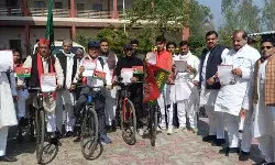 सपा नेता ने शुरू की साइकिल यात्रा- जिला अध्यक्ष में दिखाई हरी झंडी सपा नेता ने शुरू की साइकिल यात्रा- जिला अध्यक्ष में दिखाई हरी झंडी
