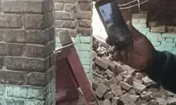 खाना बनाते समय सिलेंडर ब्लास्ट- धमाके से उडी मकान की छत व दीवार खाना बनाते समय सिलेंडर ब्लास्ट- धमाके से उडी मकान की छत व दीवार