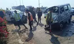 बरसाना से लौट रहे श्रद्धालुओं की कार डिवाइडर तोड़कर पलटी- दो की मौत बरसाना से लौट रहे श्रद्धालुओं की कार डिवाइडर तोड़कर पलटी- दो की मौत