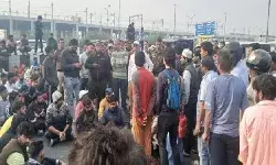 युवक की गोली मारकर हत्या- विरोध में मेरठ एक्सप्रेस वे किया जाम युवक की गोली मारकर हत्या- विरोध में मेरठ एक्सप्रेस वे किया जाम