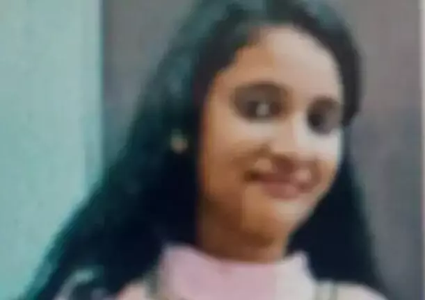 फाइनल में कोहली के आउट होते ही छात्रा हुई बेहोश और चली गई..