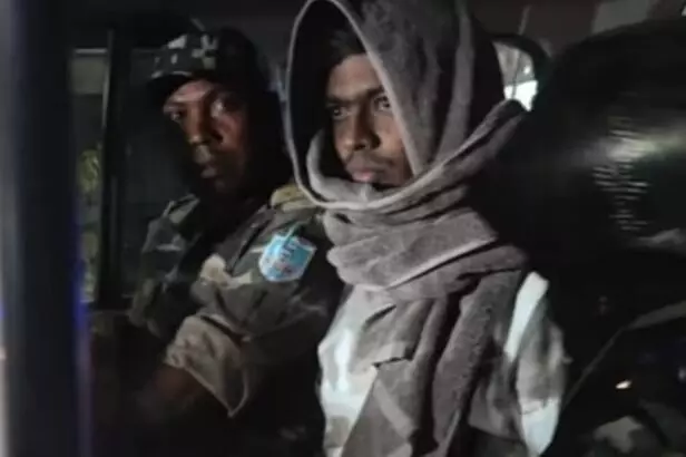 गाड़ी पलटते ही पुलिस से छीनी इंसास-भागते समय गैंगस्टर हुआ ढेर
