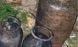 झुग्गी में लगी आग से हुआ सिलेंडर ब्लॉस्ट-तीन मजदूर जिंदा जले झुग्गी में लगी आग से हुआ सिलेंडर ब्लॉस्ट-तीन मजदूर जिंदा जले