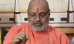 यति नरसिंहानंद का जंतर मंतर पर मौलाना मदनी के साथ होली खेलने का ऐलान