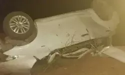 तेज रफ्तार कार ने बेकाबू होकर खाये कई पलटे- चली गई कई युवकों की जान तेज रफ्तार कार ने बेकाबू होकर खाये कई पलटे- चली गई कई युवकों की जान