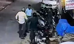 पूर्व पीएम की प्रतिमा पर अटैक- हंगामा पर पुलिस ने किये तीन अरेस्ट पूर्व पीएम की प्रतिमा पर अटैक- हंगामा पर पुलिस ने किये तीन अरेस्ट