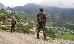 सीमा पार से स्नाइपर अटैक- फायरिंग में एक जवान हुआ घायल सीमा पार से स्नाइपर अटैक- फायरिंग में एक जवान हुआ घायल