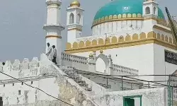 शुरू होगी रंगाई पुताई- संभल पहुंची ASI की टीम ने फीता डालकर की....