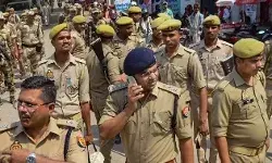 पथराव के बाद बड़ी संख्या में पुलिस तैनात- कई जगह इंटरनेट सेवाएं निलंबित