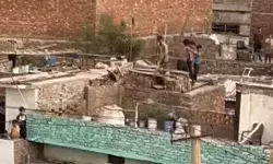 मियां मार्केट में दो पक्ष भिड़े- ईंट पत्थर और बोतलें चली- कई थानों... मियां मार्केट में दो पक्ष भिड़े- ईंट पत्थर और बोतलें चली- कई थानों...