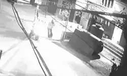 मंदिर पर अटैक बाइक सवार दो युवकों ने फेंका विस्फोटक- अंदर सो रहे.... मंदिर पर अटैक बाइक सवार दो युवकों ने फेंका विस्फोटक- अंदर सो रहे....