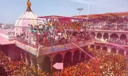 होली के बाद अब मथुरा में हुरंगा की धूम- हुरियारों के फाड़ दिए कपड़े होली के बाद अब मथुरा में हुरंगा की धूम- हुरियारों के फाड़ दिए कपड़े