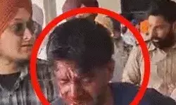 स्वर्ण मंदिर में श्रद्धालुओं पर हमला- चार सेवादार भी हुए जख्मी स्वर्ण मंदिर में श्रद्धालुओं पर हमला- चार सेवादार भी हुए जख्मी