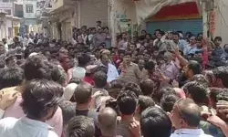 7 साल की बच्ची से रेप के बाद बड़ा बवाल- गुसाई भीड ने चलाएं पत्थर 7 साल की बच्ची से रेप के बाद बड़ा बवाल- गुसाई भीड ने चलाएं पत्थर