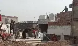 छेड़छाड़ को लेकर बहा खून- 2 पक्षों में चले ईंट पत्थर- 10 की हालत गंभीर छेड़छाड़ को लेकर बहा खून- 2 पक्षों में चले ईंट पत्थर- 10 की हालत गंभीर