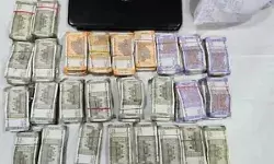 अरेस्ट किये हलाला ऑपरेटरों से हीरोइन समेत लाखों की नगदी एवं डॉलर.. अरेस्ट किये हलाला ऑपरेटरों से हीरोइन समेत लाखों की नगदी एवं डॉलर..