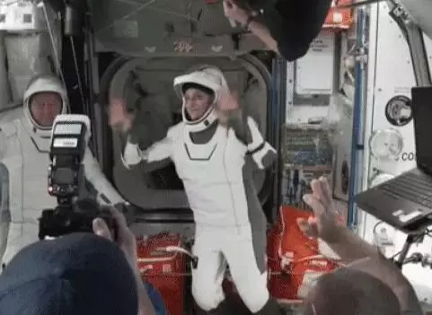 9 महीने बाद सुनीता विलियम्स अंतरिक्ष से धरती के लिए रवाना 9 महीने बाद सुनीता विलियम्स अंतरिक्ष से धरती के लिए रवाना