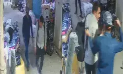 राजधानी में सरेआम 80 लाख की लूट- टोपीवाला लुटेरा फायरिंग कर.... राजधानी में सरेआम 80 लाख की लूट- टोपीवाला लुटेरा फायरिंग कर....