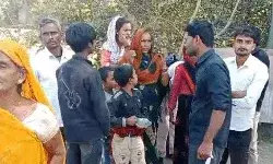 हाईवे पर बेकाबू हुई रोडवेज बस डिवाइडर तोड़ दूसरी लेन में पहुंची हाईवे पर बेकाबू हुई रोडवेज बस डिवाइडर तोड़ दूसरी लेन में पहुंची