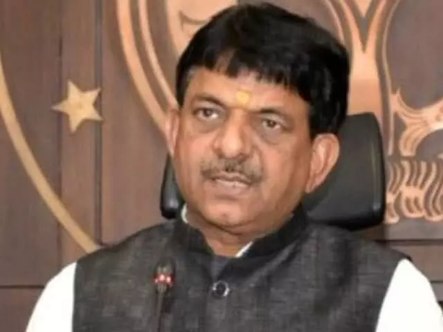 बोले मंत्री कपिल देव- आक्रांता था औरंगज़ेब- तलवारों के दम पर कराये... बोले मंत्री कपिल देव- आक्रांता था औरंगज़ेब- तलवारों के दम पर कराये...
