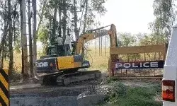 13 महीने बाद खुलेगा दिल्ली अमृतसर हाईवे- बैरिकेड हटा रही पुलिस 13 महीने बाद खुलेगा दिल्ली अमृतसर हाईवे- बैरिकेड हटा रही पुलिस