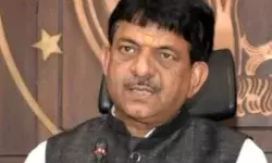 बोले मंत्री कपिल देव- आक्रांता था औरंगज़ेब- तलवारों के दम पर कराये... बोले मंत्री कपिल देव- आक्रांता था औरंगज़ेब- तलवारों के दम पर कराये...