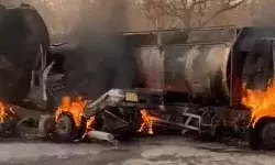 तेज रफ्तार ट्रक ने दो टैंकरों को मारी टक्कर- जिंदा जला ड्राइवर