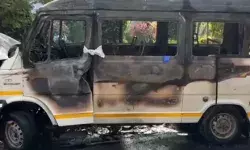 तनख्वाह में कटौती से गुस्साकर ड्राइवर ने लगाई बस में आग- चार की मौत तनख्वाह में कटौती से गुस्साकर ड्राइवर ने लगाई बस में आग- चार की मौत