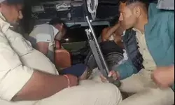 हाईवे पर पुलिस में बदमाशों के बीच धांय धांय- 5 अरेस्ट, दो को लगी गोली हाईवे पर पुलिस में बदमाशों के बीच धांय धांय- 5 अरेस्ट, दो को लगी गोली