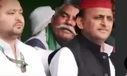 अखिलेश ने तरेरी आंखें- कांग्रेस को दिया झटका- बोले देंगे तेजस्वी को... अखिलेश ने तरेरी आंखें- कांग्रेस को दिया झटका- बोले देंगे तेजस्वी को...