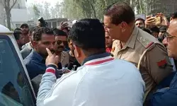 मीट भरी गाड़ियां छोड़ने पर खड़ा हुआ हंगामा- एक गाड़ी को किया जब्त