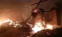 जले एक दर्जन घर- नहीं पहुंची फायर ब्रिगेड की गाड़ी- लाखों का नुकसान जले एक दर्जन घर- नहीं पहुंची फायर ब्रिगेड की गाड़ी- लाखों का नुकसान