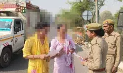 मिशन शक्तिः पुलिस टीमों ने महिलाओं को किया जागरूक- बांटे पंफलेट मिशन शक्तिः पुलिस टीमों ने महिलाओं को किया जागरूक- बांटे पंफलेट