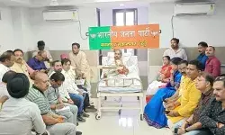 दबदबा हो तो ऐसा- वार्ड को दफ्तर बनाकर जिला अध्यक्ष ने कर डाली बैठक दबदबा हो तो ऐसा- वार्ड को दफ्तर बनाकर जिला अध्यक्ष ने कर डाली बैठक