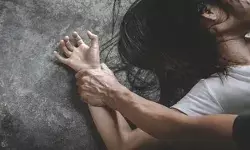 घर में घुसकर महिला से रेप- पीड़िता ने भी आरोपी को दिया जीवन भर का जख्म घर में घुसकर महिला से रेप- पीड़िता ने भी आरोपी को दिया जीवन भर का जख्म