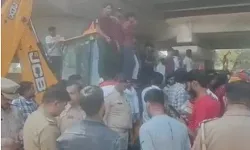 हिंदुओं को गद्दार कहने वाले सपा MP का घेराव करने निकली करणी सेना हिंदुओं को गद्दार कहने वाले सपा MP का घेराव करने निकली करणी सेना