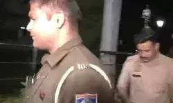 रात 12 बजे सांसद का दरवाजा खटखटाया- दिल्ली जाकर नोटिस थमाया रात 12 बजे सांसद का दरवाजा खटखटाया- दिल्ली जाकर नोटिस थमाया