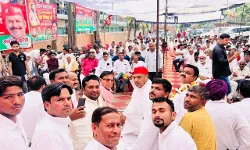 लोकसभा अनुशासन समिति के सभापति का सपा दफ्तर पर जोरदार स्वागत लोकसभा अनुशासन समिति के सभापति का सपा दफ्तर पर जोरदार स्वागत