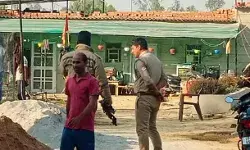 मकान मालिक व चौकीदार को जख्मी कर कार समेत लाखों की लूट- सीसीटीवी... मकान मालिक व चौकीदार को जख्मी कर कार समेत लाखों की लूट- सीसीटीवी...