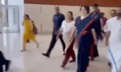 वायनाड पहुंची प्रियंका करेगी वन स्कूल वैन गेम प्रोजेक्ट का शुभारंभ वायनाड पहुंची प्रियंका करेगी वन स्कूल वैन गेम प्रोजेक्ट का शुभारंभ