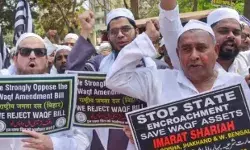 पर्सनल लॉ बोर्ड का फरमान- काली पट्टी बांधकर नमाज पढ़ने जाए.... पर्सनल लॉ बोर्ड का फरमान- काली पट्टी बांधकर नमाज पढ़ने जाए....