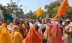 सपा सांसद की जुबान काटने पर 5. 51 लाख के इनाम का ऐलान सपा सांसद की जुबान काटने पर 5. 51 लाख के इनाम का ऐलान