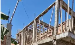 निर्माणाधीन मकान की बल्ली गिरने से 4 साल की बच्ची की मौत निर्माणाधीन मकान की बल्ली गिरने से 4 साल की बच्ची की मौत