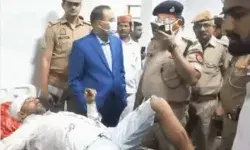 एक्सप्रेस वे पर हादसा- डबल डेकर बस पलटी- एक श्रद्धालु की हुई मौत एक्सप्रेस वे पर हादसा- डबल डेकर बस पलटी- एक श्रद्धालु की हुई मौत