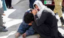 आतंकियों के चक्कर में सेना ने महिलाओं बच्चों पर ही बरसा दिए बम आतंकियों के चक्कर में सेना ने महिलाओं बच्चों पर ही बरसा दिए बम