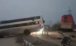 रोडवेज बस की बोलेरो के साथ जोरदार टक्कर- 6 लोगों की मौत- अनेक घायल