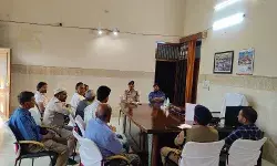पीस कमेटी की बैठक में पुलिस और प्रशासन आमजन का सहयोग मांगा पीस कमेटी की बैठक में पुलिस और प्रशासन आमजन का सहयोग मांगा