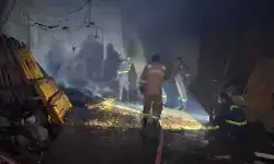 लकड़ी के गोदाम में लगी भयंकर आग- लाखों का सामान जलकर हुआ खाक